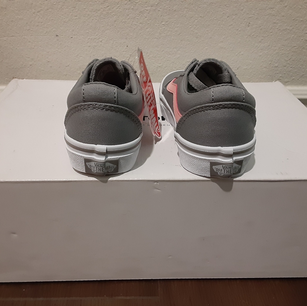 Vans - Picture 2 of 4